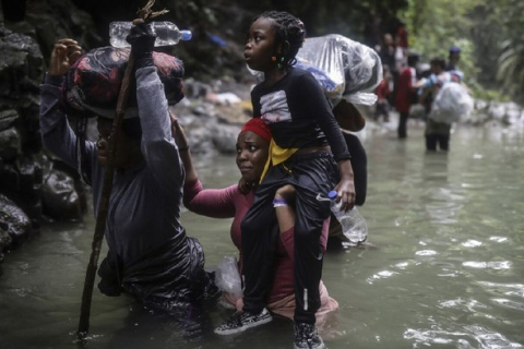 Джунгли между Колумбией и Панамой становятся магистралью для мигрантов со всего мира
