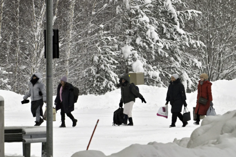 Фінляндія повідомила про наплив мігрантів перед закриттям КПП на кордоні з Росією