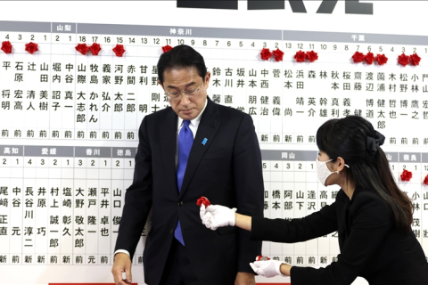 Фракция правящей партии Японии подозревается в нецелевом использовании доходов