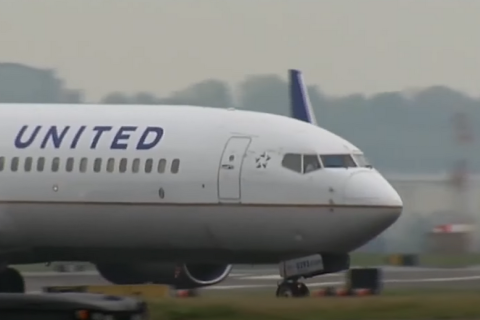 Після приземлення літака United на Гаваях у ніші шасі виявлено мертве тіло (ВІДЕО)
