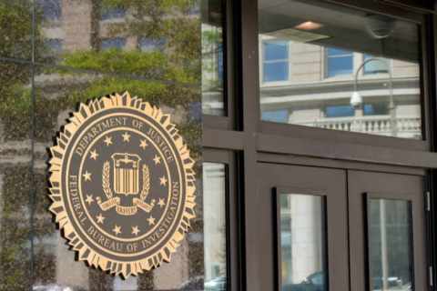 ФБР звільнило поновленого на посаді інформатора за «непрофесійну» поведінку в ЗМІ