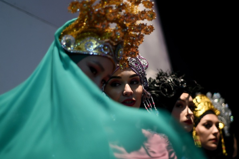 Показ платьев мусульманок: фестиваль моды в Куала-Лумпуре