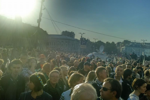 Марш мира в Москве собрал до 100 тысяч россиян