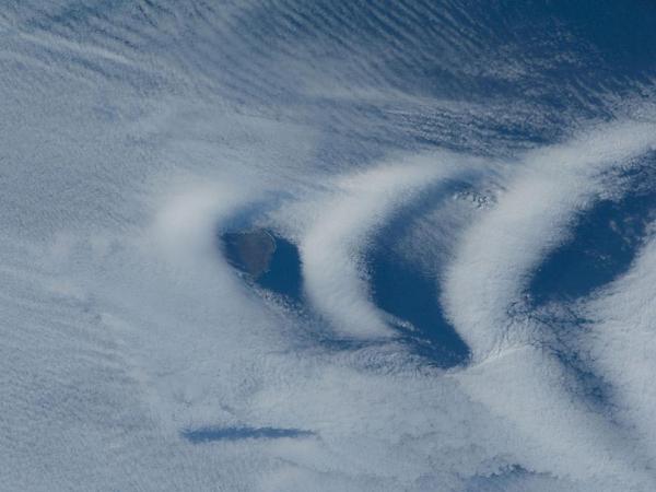 Фотографії космосу. Хвилі хмар.
