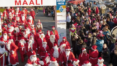 У Фінляндії відбувся пробіг Санта-Клаусів. Фото: euromag.ru