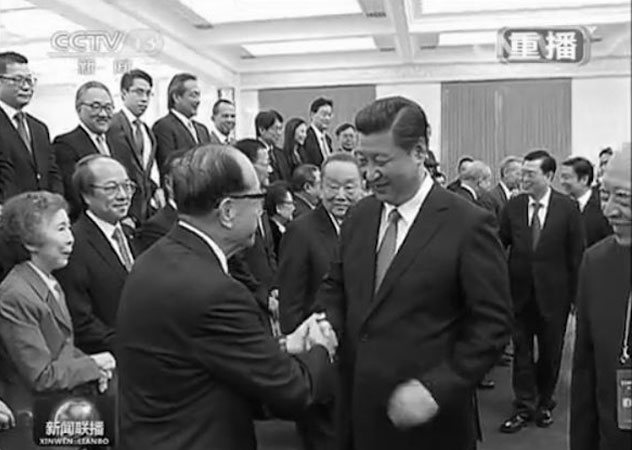 22 вересня Сі Цзіньпін зустрівся з делегацією бізнесменів із Гонконга