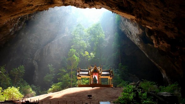 Достопримечательности Таиланда: пещерный павильон Куха Карухас. Фото: Niels Mickers/asiaexplorers.com