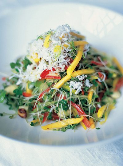 Новорічні салати: салат «Смак». Фото: Jamie's Dinners/jamieoliver.com Новорічні салати: салат «Смак». Фото: Jamie's Dinners/jamieoliver.com