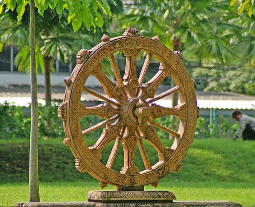 Визначні місця Таїланду: буддійська скульптура, Бенжакіті парк. Фото: ezdili-znaem.com