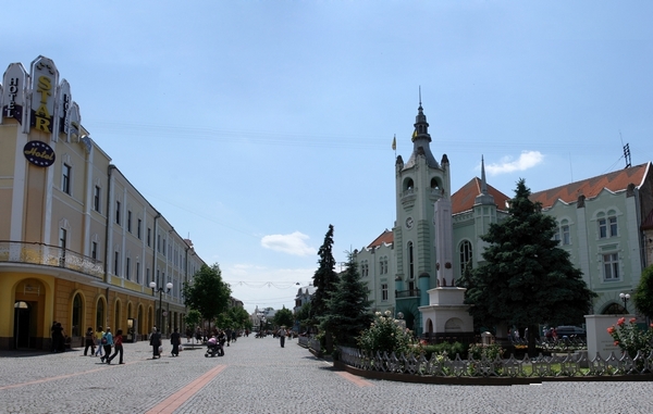 Одна з визначних пам'яток Мукачева ― міська ратуша. Фото: Водник/Ru.wikipedia.org