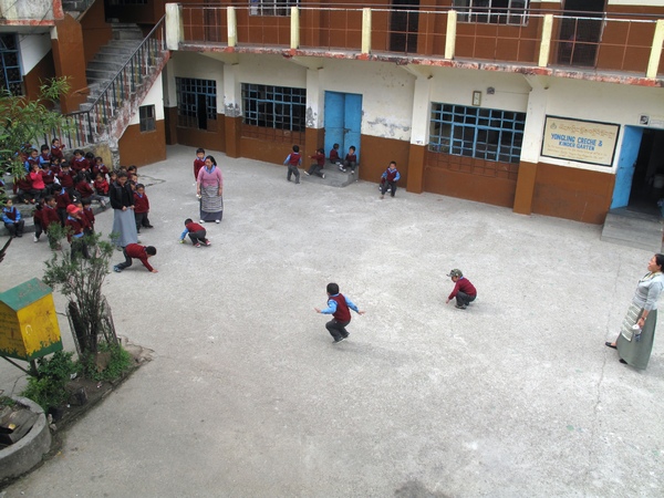 Діти грають в тибетській школі. Фото: Ігор Борзаковський/Велика Епоха