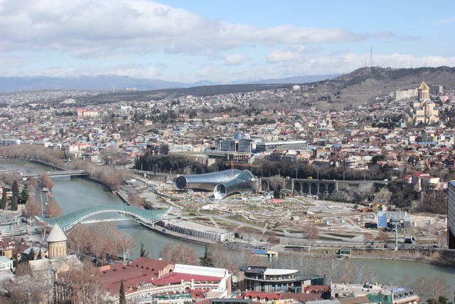 Достопримечательности Грузии: вид на Новый Тбилиси. Фото: Наталия Стрига