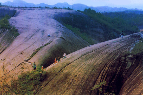 Мальовничі гори Китаю: гора Фейтянь в Ченьчжоу. Фото: villgo.enghunan.com