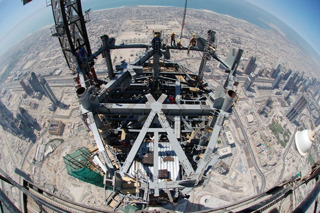 Найвища будівля у світі: будівництво Дубайської вежі.