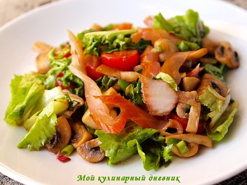 Самый изысканный и вкусный салат из копчёной курицы. Фото: loveandcoock.blox.ua