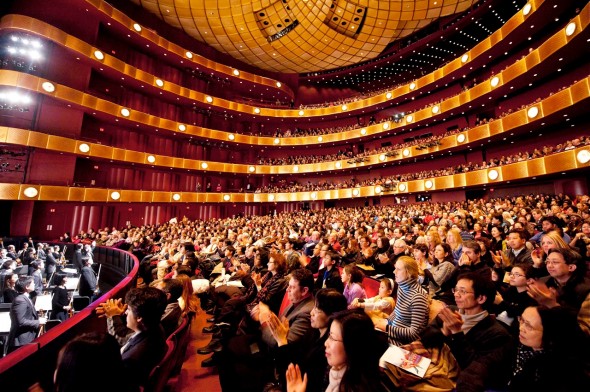 Shen Yun Performing Arts в театре Дэвида Г. Коха в Линкольн-центре в Нью-Йорке. Фото: Dai Bing/Великая Эпоха