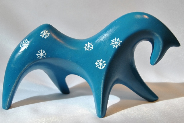 Оригинальный подарок на Новый год: глиняный конёк ручной работы. Фото: terracotta.com.ua