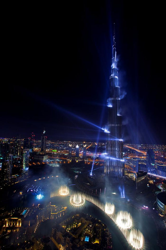 Самое высокое здание в мире: фонтан у Бурдж-Халифа.
