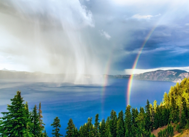 Злива і подвійна веселка на озері Крейтер, штат Орегон. Фото: Duke Miller/outdoorphotographer.com