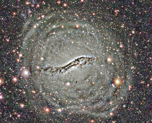 Фотографії космосу. Зовнішні оболонки галактики Центавра А. Фото: nasa.gov
