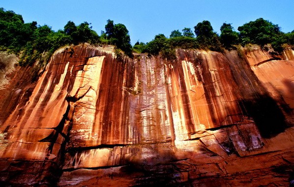 Мальовничі гори Китаю: червоні скелі Чишуей Данься. Фото: jtgzc.blog.163.com